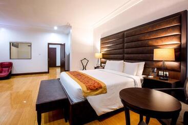 Johnwood Hotel By Bolton