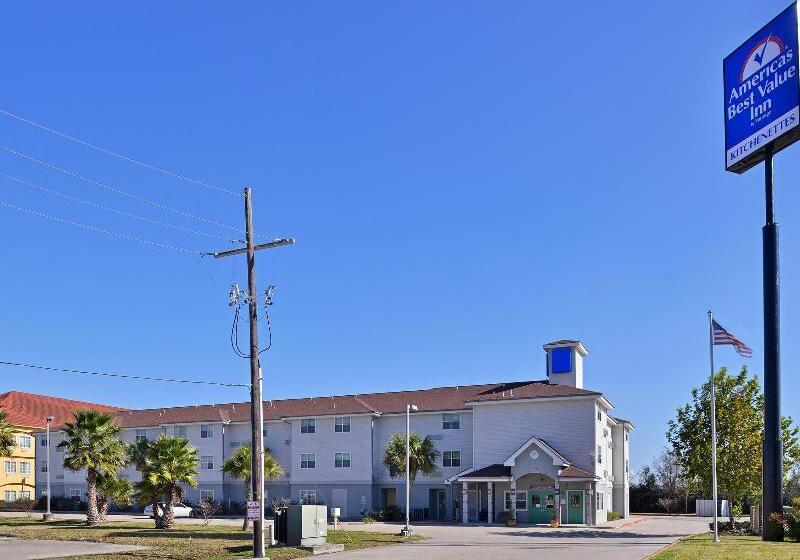 Americas Best Value Inn & Suites Winnie