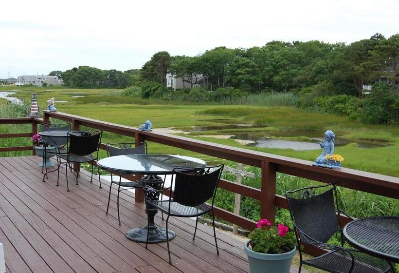 تختخواب و صبحانه A Cape Cod Ocean Manor Inn