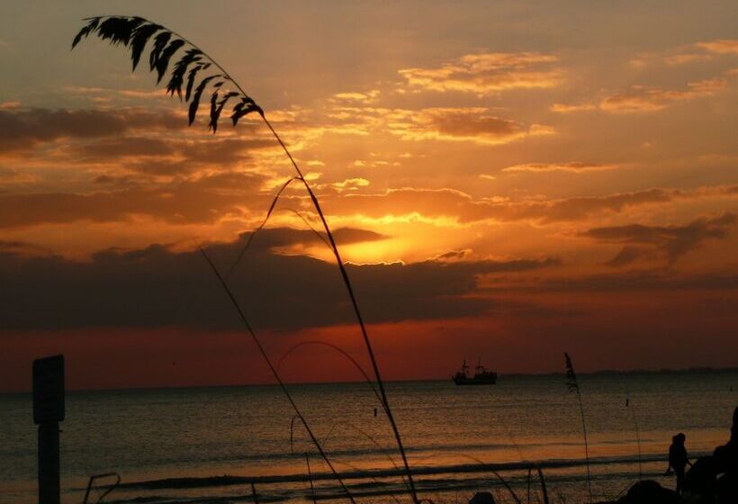 צימר Manatee Bay Inn   Near Fishing Pier Fort Myers Beach