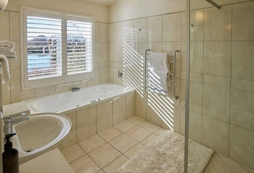 צימר Matuka Luxury Lodge