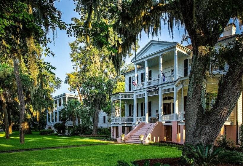 تختخواب و صبحانه Cuthbert House