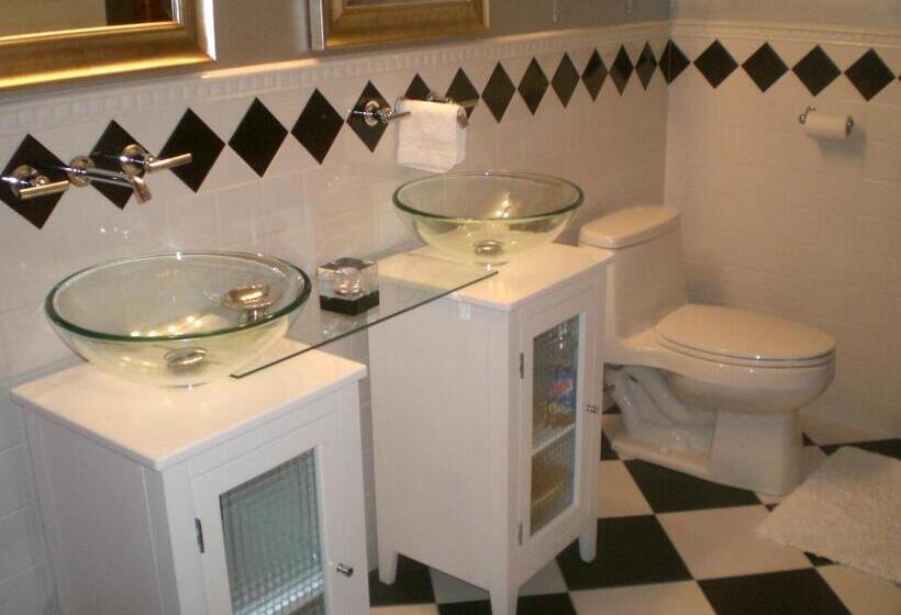 تختخواب و صبحانه Whistler's Inn