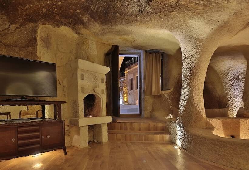 Hotel Golden Cave Suites