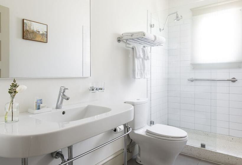 هتل Oakhurst Inn At The University