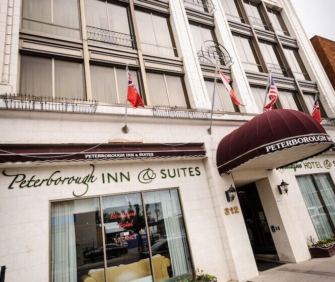 Отель Peterborough Inn & Suites