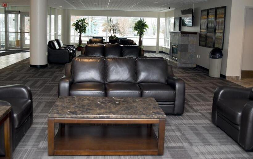 هتل Residence & Conference Centre   Windsor