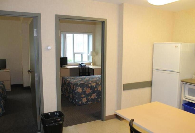 هتل Residence & Conference Centre   Windsor
