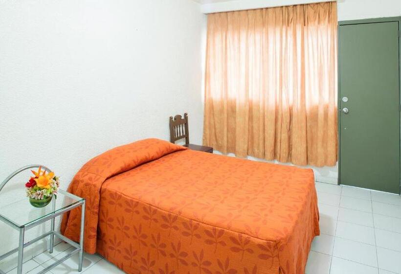 Отель Residencias Señorial