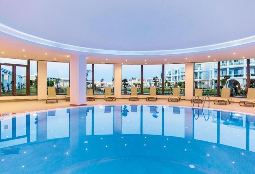 هتل Asterias Beach Resort