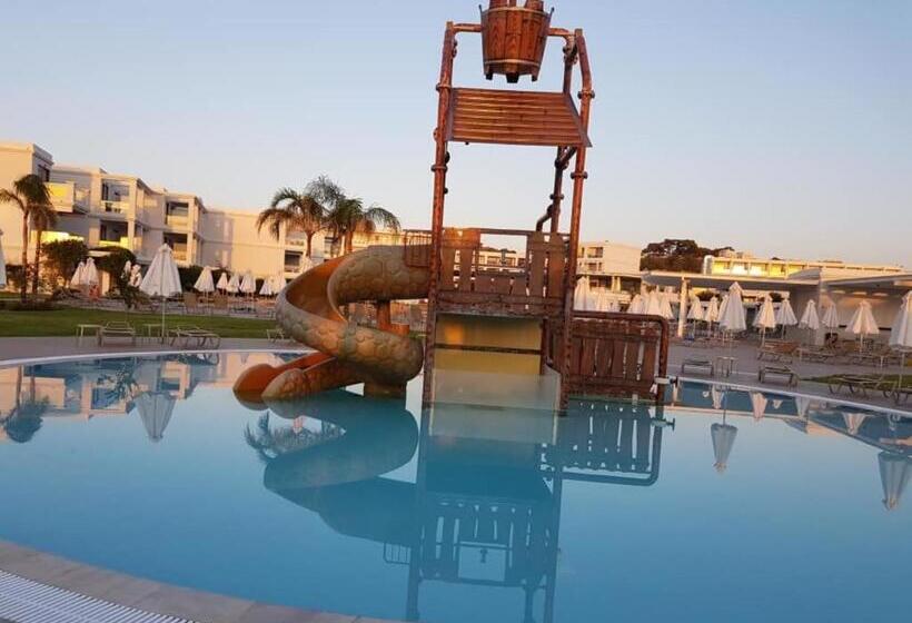 هتل Asterias Beach Resort