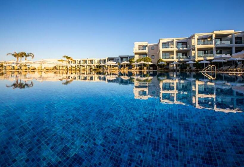 هتل Asterias Beach Resort