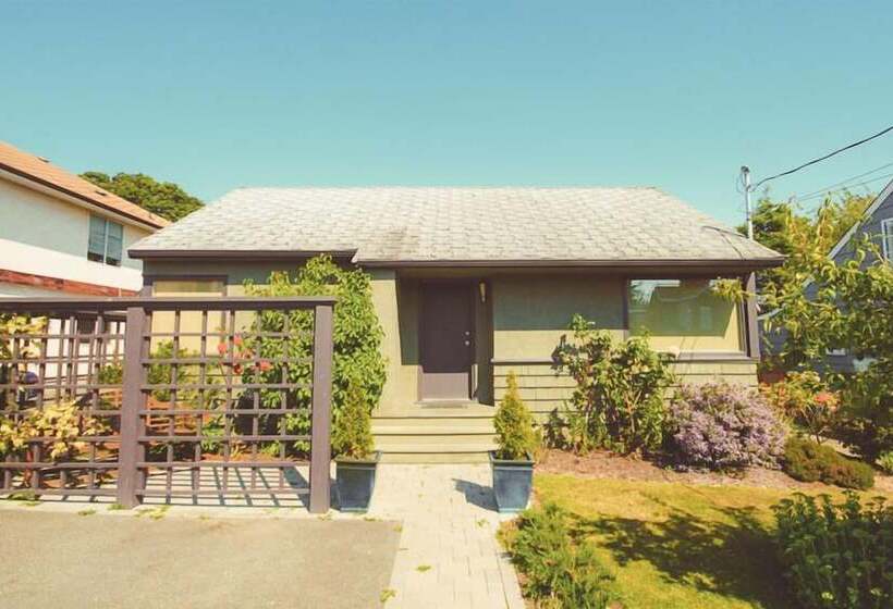 هتل Spinnakers Brewpub & Guesthouses