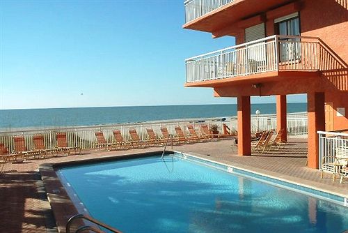 Отель The Chateau Resort Luxury Condominiums