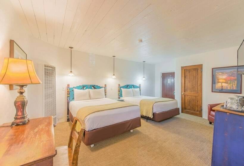 هتل The Historic Taos Inn