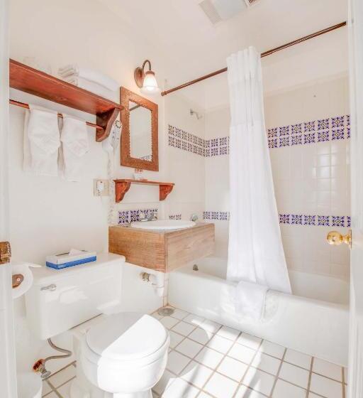 هتل The Historic Taos Inn