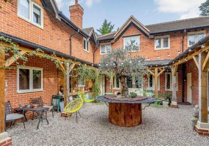 هتل The Kingsley At Eversley