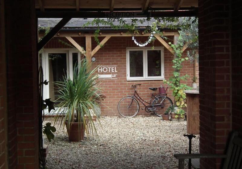 هتل The Kingsley At Eversley