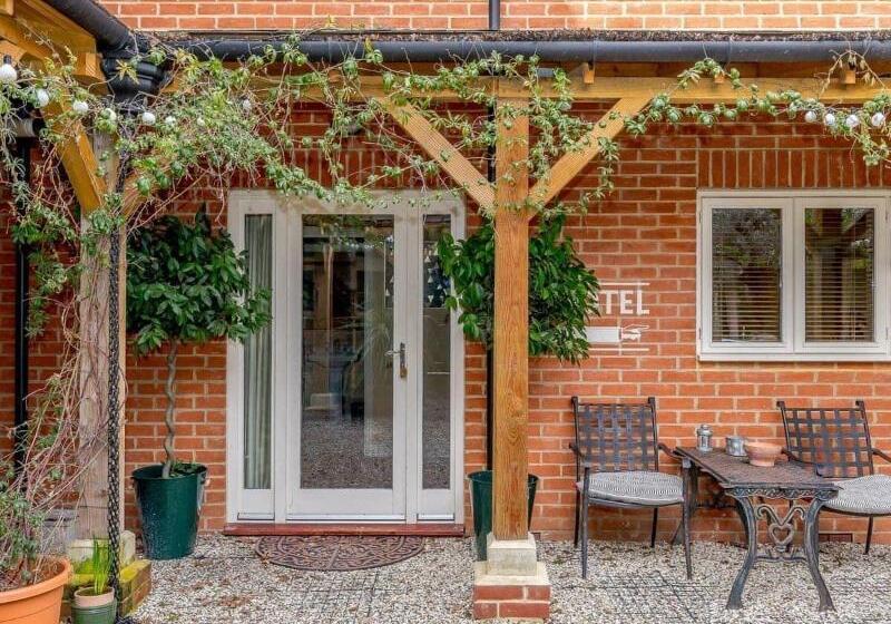 هتل The Kingsley At Eversley