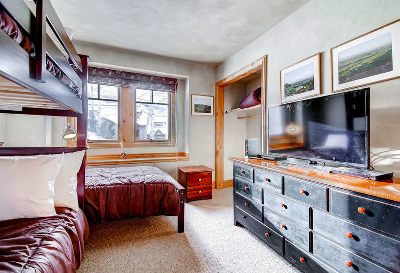 فندق The Meadows Townhomes