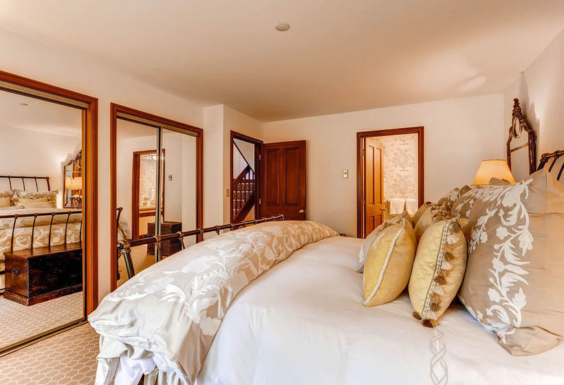 فندق The Meadows Townhomes