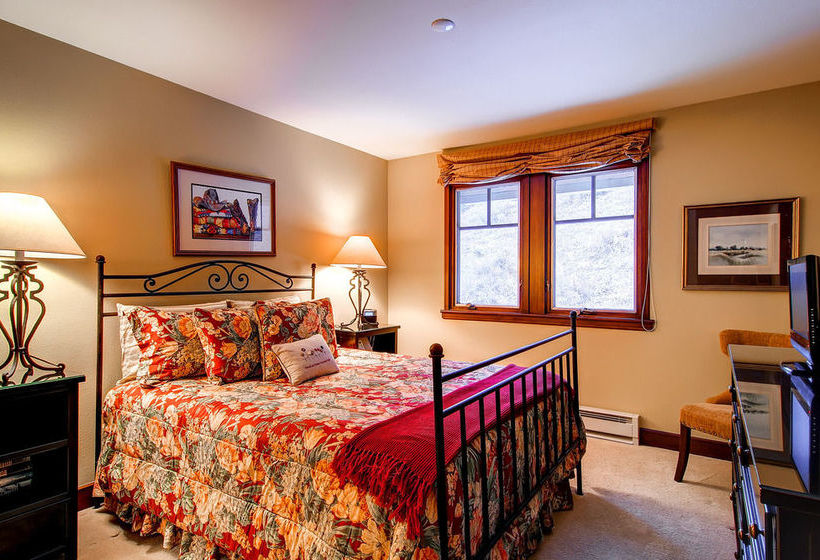 فندق The Meadows Townhomes