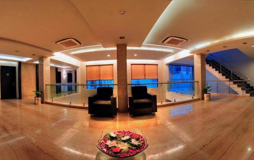 هتل The Retreat