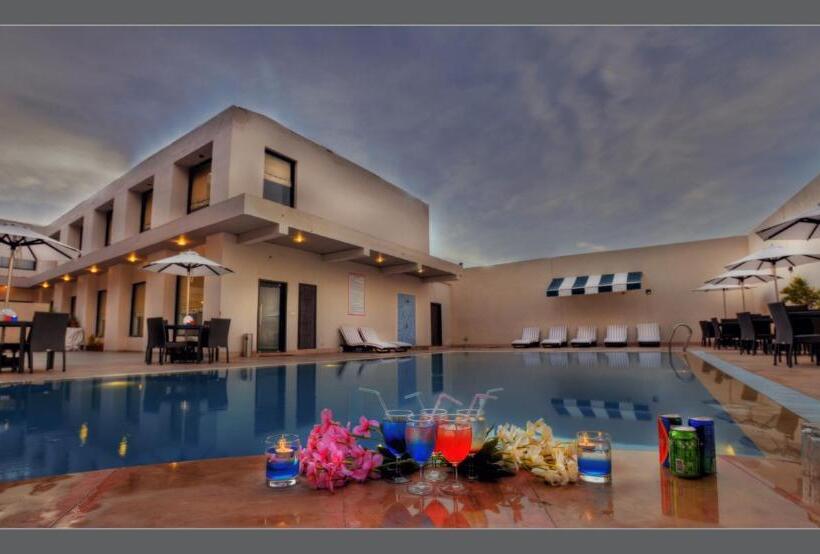 هتل The Retreat