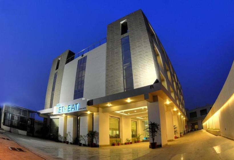 هتل The Retreat