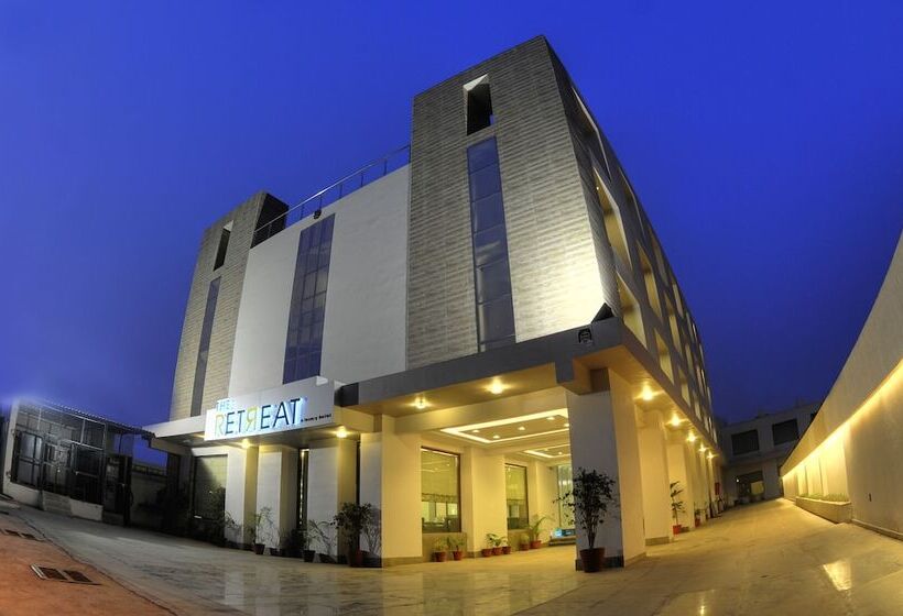هتل The Retreat
