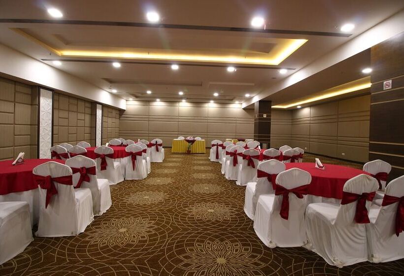 هتل The Retreat