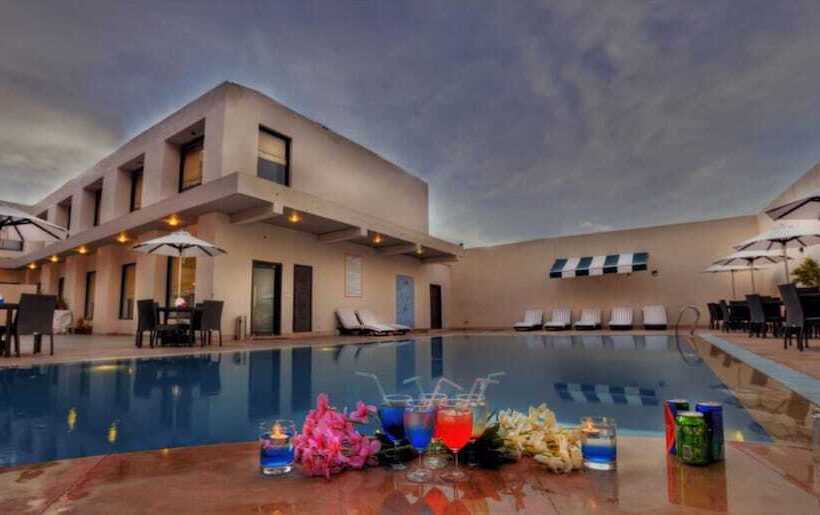 هتل The Retreat