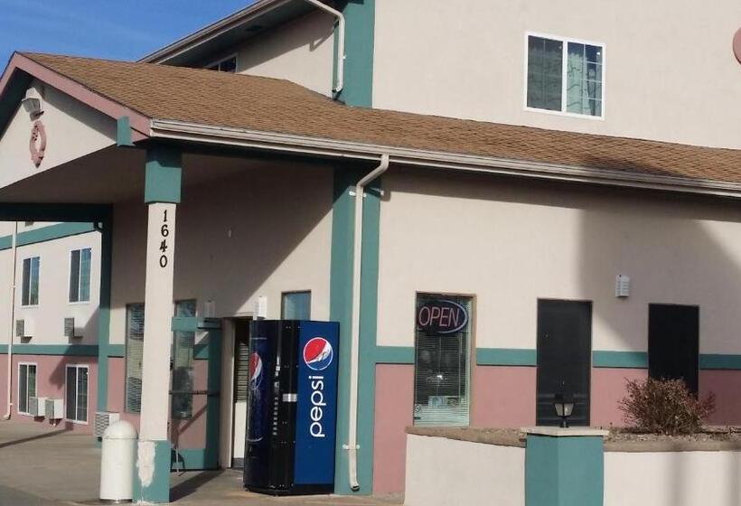 هتل Value Inn & Suites Salina