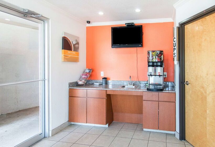 Motel 6 Hutchins, Tx