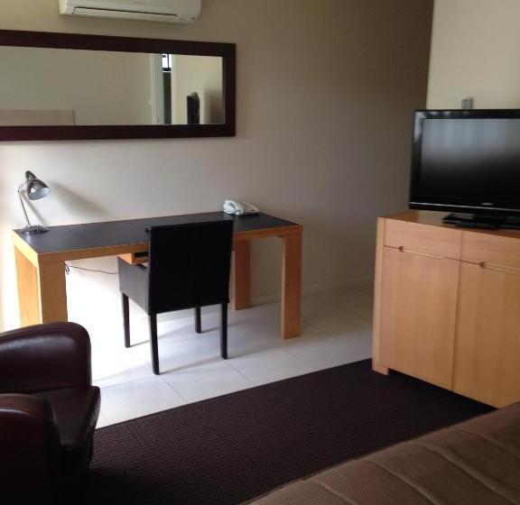 فندق على الطريق Francis Phillip Motor Inn And The Lodge