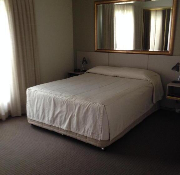 فندق على الطريق Francis Phillip Motor Inn And The Lodge