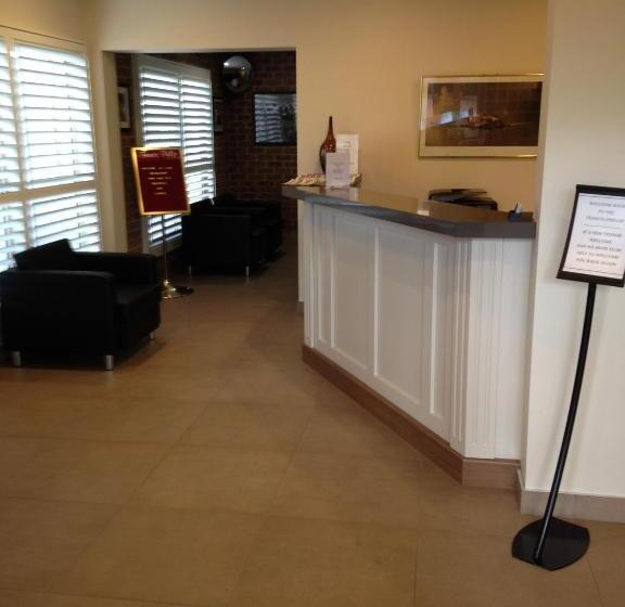فندق على الطريق Francis Phillip Motor Inn And The Lodge