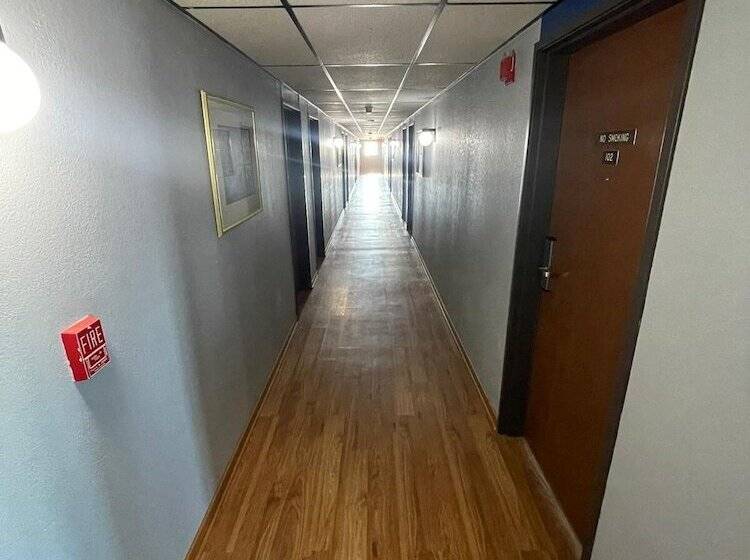 فندق على الطريق The Belgium Inn & Suites