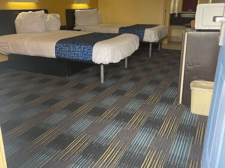 מוטל Travelodge By Wyndham Benton Harbor Mi