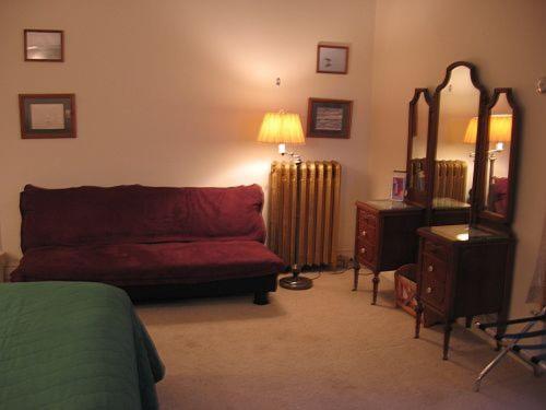 Olde Judge Mansion B&b