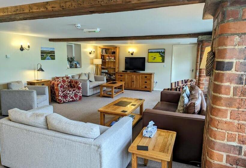 پانسیون Wold Escapes, Highfield Farm
