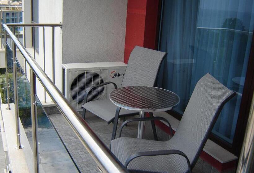Royal Cove Aparthotel   Self Catering