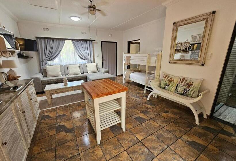 تختخواب و صبحانه Leopard Corner Lodge