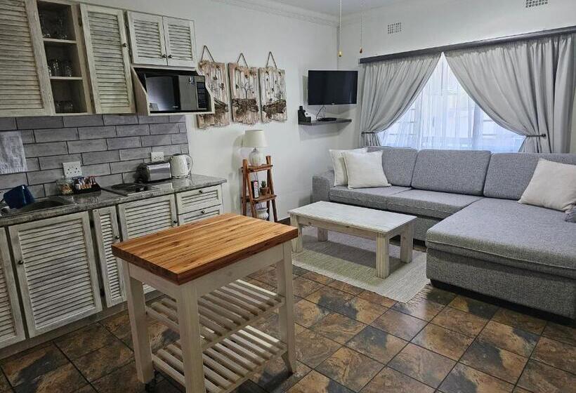 تختخواب و صبحانه Leopard Corner Lodge