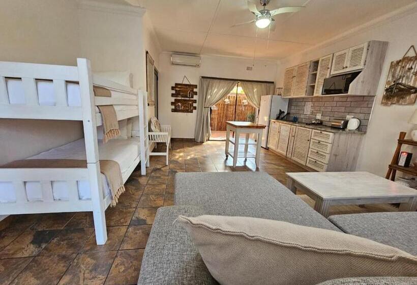 تختخواب و صبحانه Leopard Corner Lodge