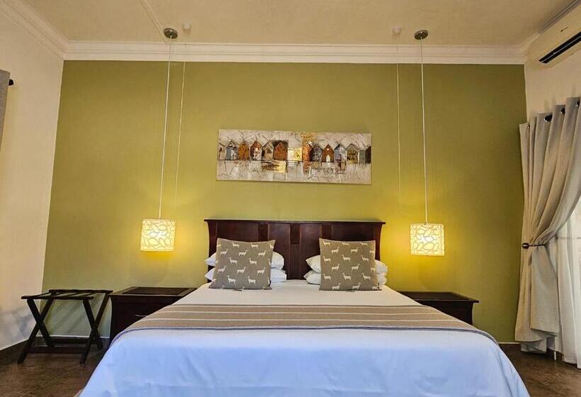 تختخواب و صبحانه Leopard Corner Lodge
