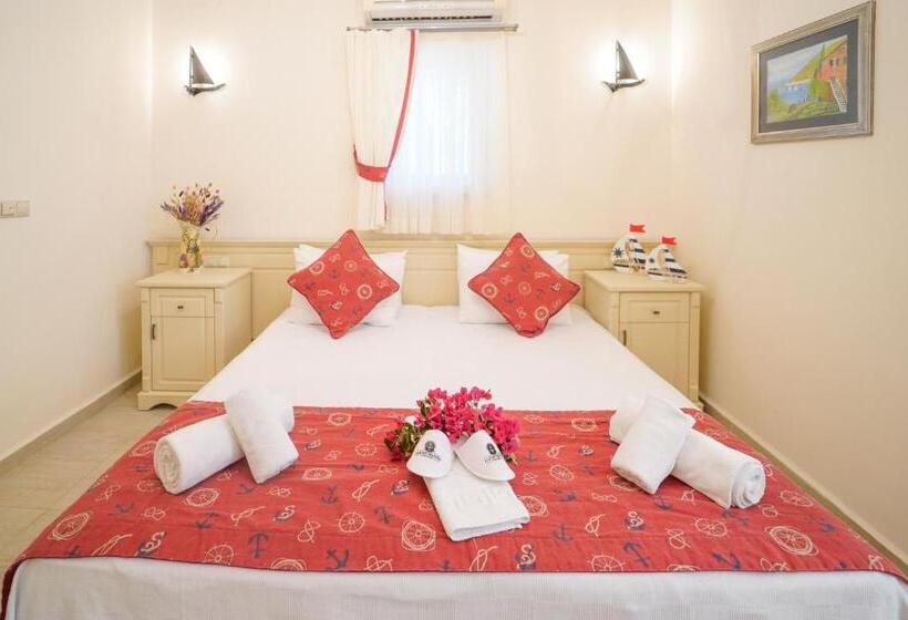 هتل Alacati Marina Palace