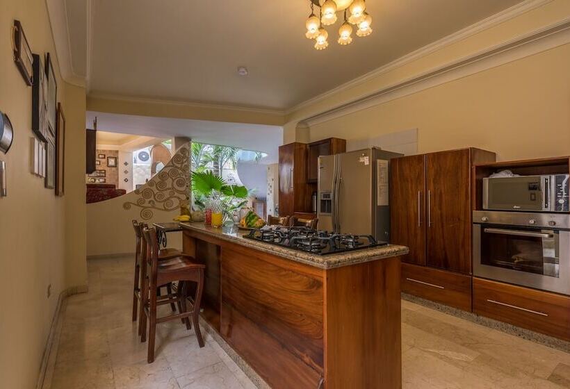 هتل Casa Castel