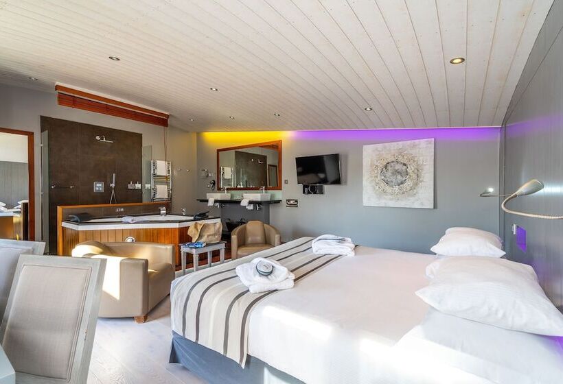 Отель Elegance Suites