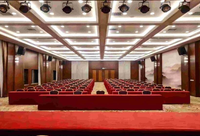 هتل Holiday Inn Express Zhengzhou Airport, An Ihg